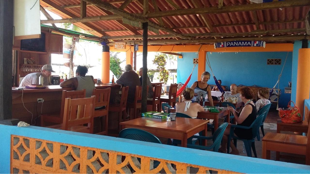 Johnny Fiestas Hostel ลาสลาคัส ภายนอก รูปภาพ